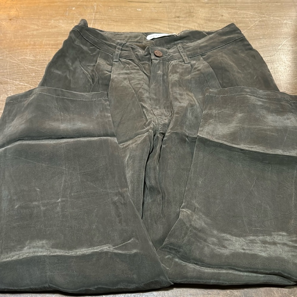 Objects without meaning, silk pleaded front size, small pants